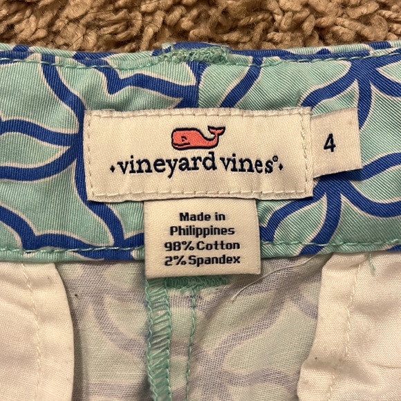 Vineyard Vines Fish tail patterned shorts - Picture 3 of 4